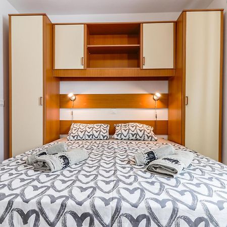 Sunshine Apartments Funtana With Balcony And Sea View Zewnętrze zdjęcie