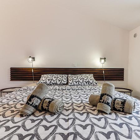Sunshine Apartments Funtana With Balcony And Sea View Zewnętrze zdjęcie