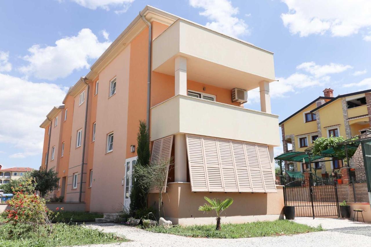 Sunshine Apartments Funtana With Balcony And Sea View Zewnętrze zdjęcie